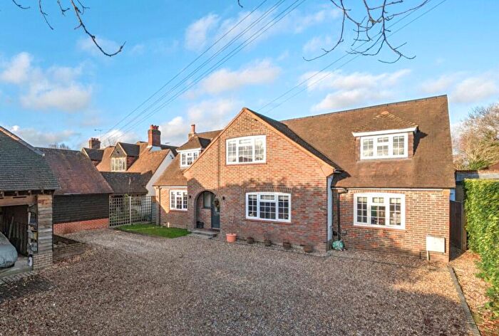 4 Bedroom Detached House For Sale In Kingfield Road, Kingfield, Woking, GU22