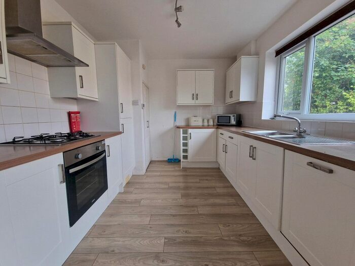 4 Bedroom Semi-Detached House To Rent In Reading Road, Brighton, BN2