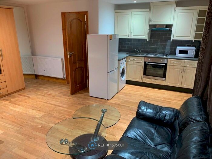 Studio To Rent In Norbury Avenue, Thornton Heath, CR7