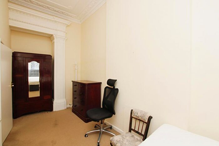 2 Bedroom Flat To Rent In Caledonia Place - Clifton Village, BS8