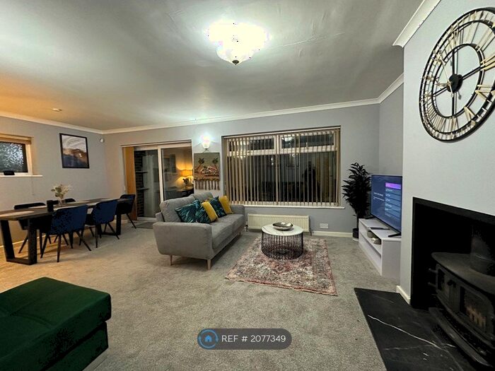 3 Bedroom Semi-Detached House To Rent In Queens Drive, Swindon, SN3