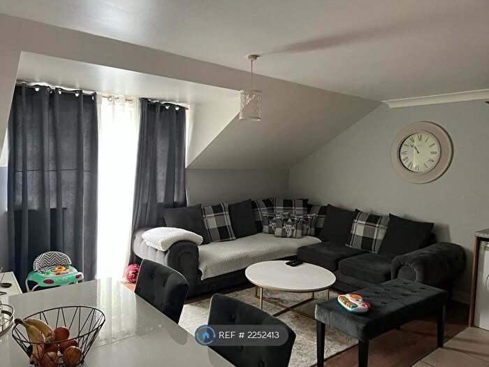 2 Bedroom Flat To Rent In Connections House, London, N3