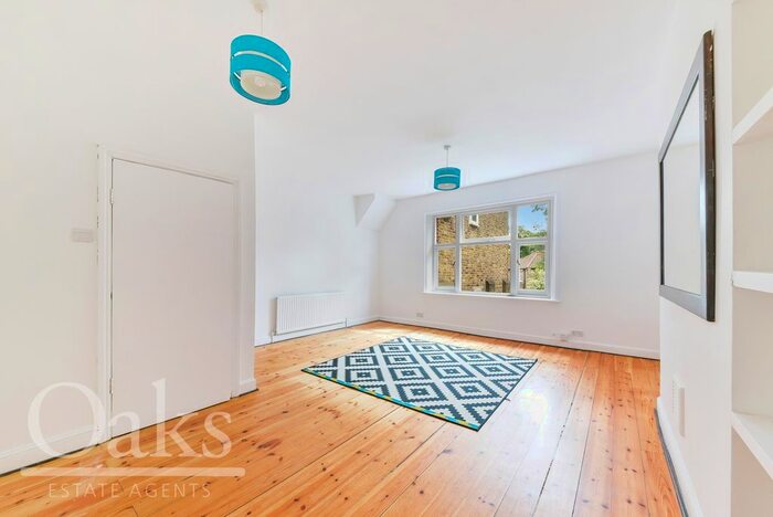 2 Bedroom Flat To Rent In Palace Road, London, SW2