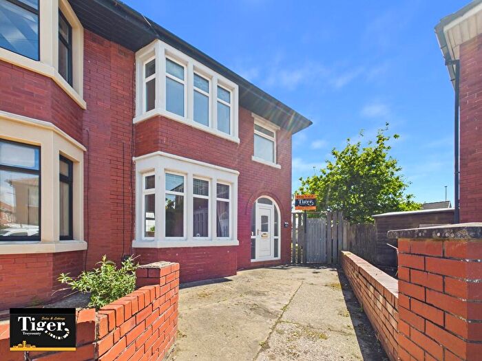 3 Bedroom Semi Detached House For Sale In Plumpton Avenue, Blackpool, FY4