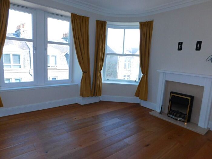 2 Bedroom Flat To Rent In Rosemount Place, Rosemount, Aberdeen, AB25