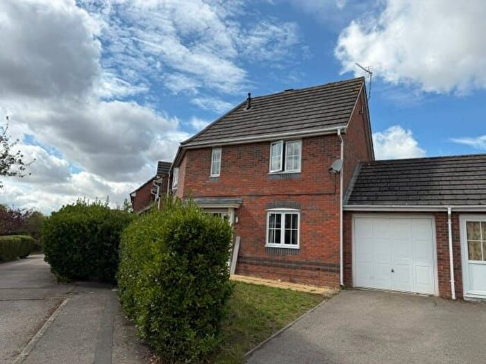 3 Bedroom Semi-Detached House To Rent In Bluebell Close, Corby, NN18