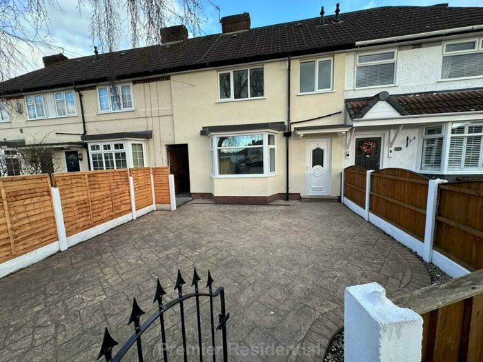 3 Bedroom Semi-Detached House To Rent In The Quadrant, Manchester, M9