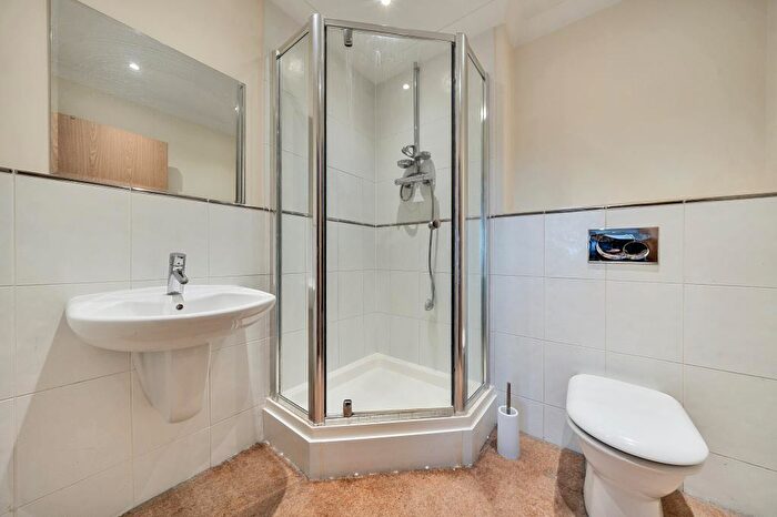 2 Bedroom Flat For Sale In East Oxford, Oxfordshire, OX4