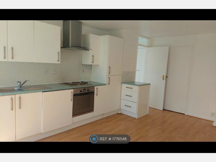 2 Bedroom Flat To Rent In Ewell Road, Surbiton, KT6