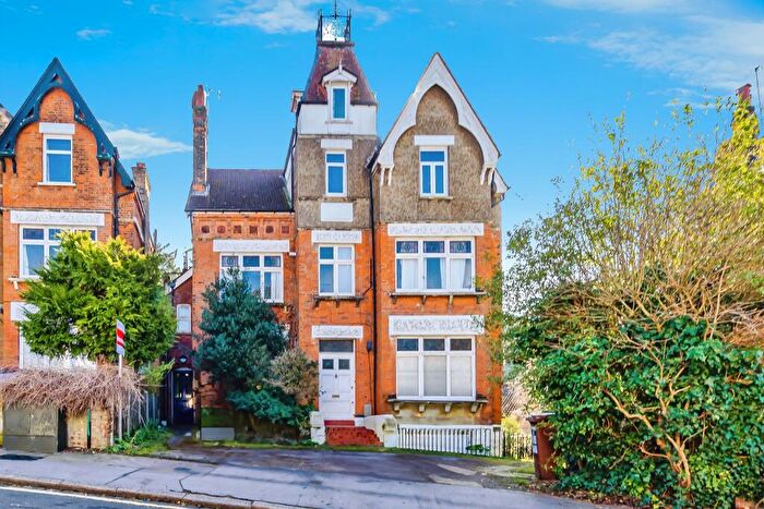 1 Bedroom Detached House For Sale In Birdhurst Rise, South Croydon, CR2