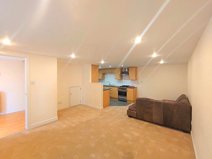 4 Bedroom Terraced House To Rent In Whirligig Place, Taunton, TA1