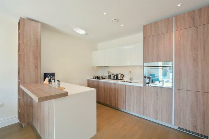 Apartment To Rent In Queenshurst Square, Kingston Upon Thames, KT2