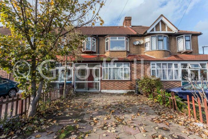 3 Bedroom House To Rent In Links Avenue, Morden, SM4