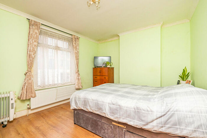3 Bedroom End Of Terrace House For Sale In London Road, Wallington, SM6
