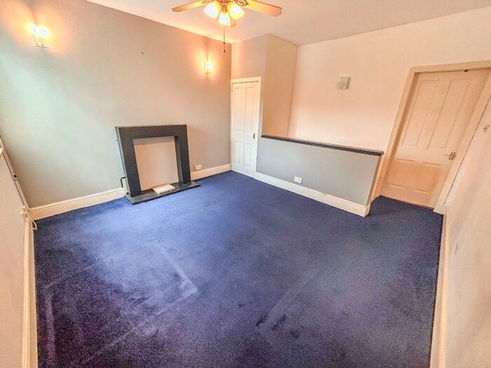 1 Bedroom Flat To Rent In Halesowen Road, Netherton, Dudley, DY2