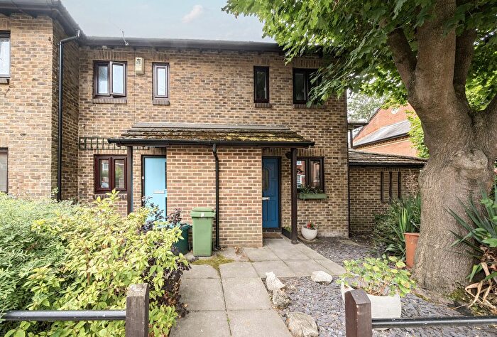 1 Bedroom End Terrace House For Sale In Hillbury Road, London, SW17