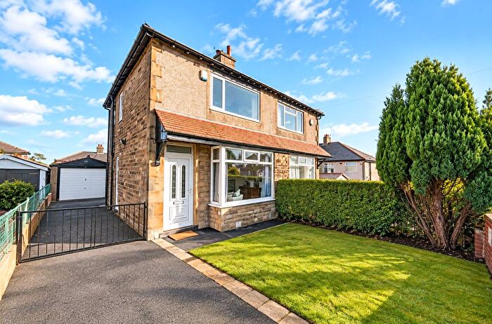 2 Bedroom Semi-Detached House For Sale In Gleanings Avenue, Halifax, West Yorkshire, HX2