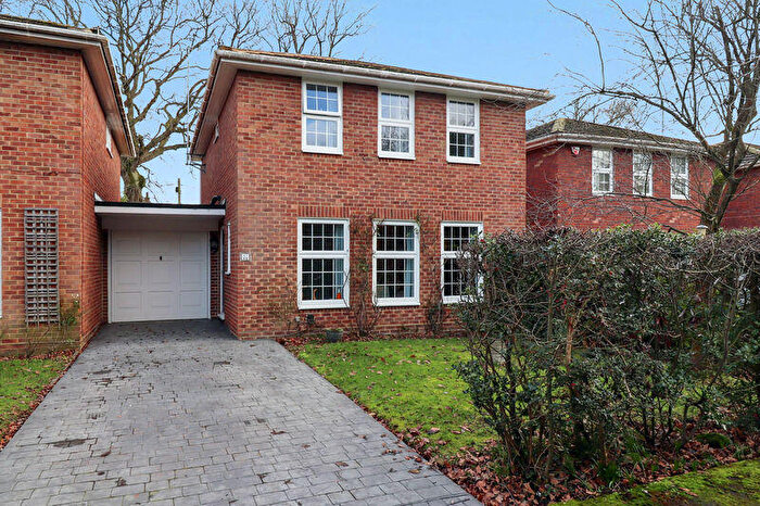 4 Bedroom Link Detached House For Sale In Atfield Grove, Windlesham, GU20