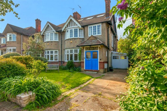 5 Bedroom Semi-Detached House To Rent In Woodberry Way, North Finchley, N12