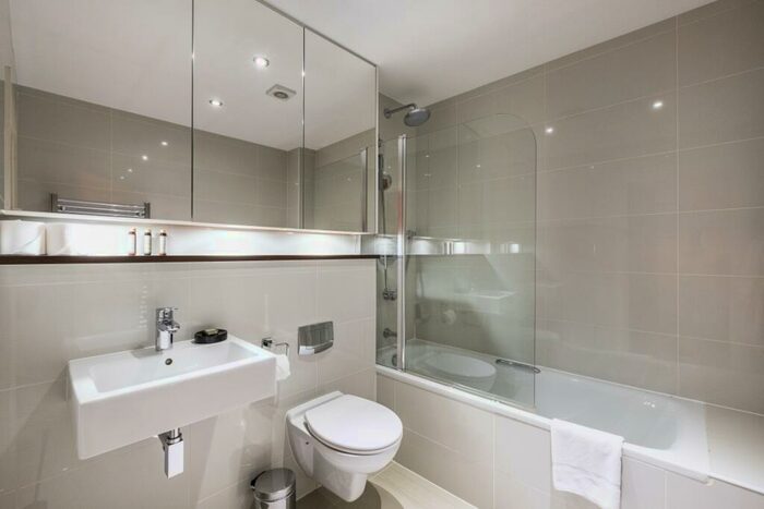 2 Bedroom Apartment To Rent In Alie Street, Epc:B, E1