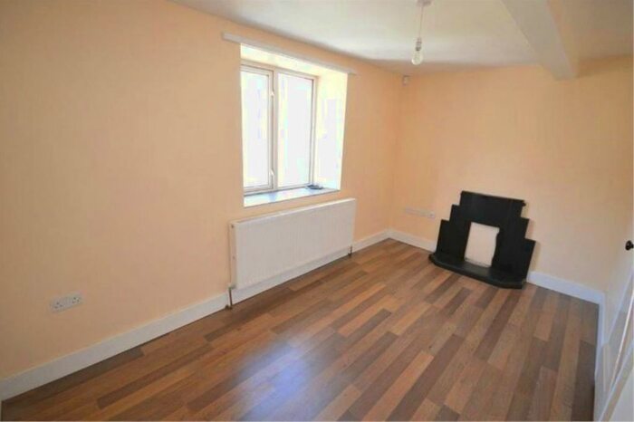 2 Bedroom Property To Rent In New Row, Holmfirth, HD9