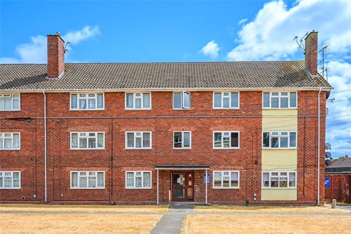 3 Bedroom Flat For Sale In Bevan Avenue, Lanesfield, Wolverhampton, West Midlands, WV4