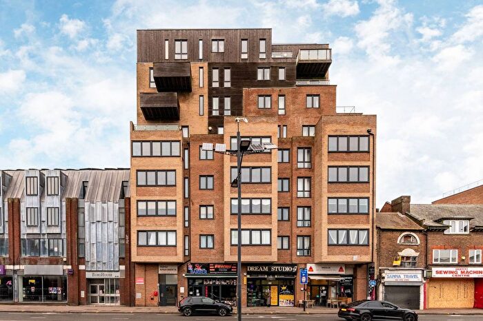 1 Bedroom Flat For Sale In Topaz Apartments, Hounslow, TW3