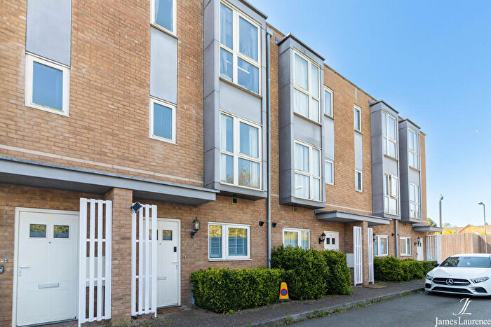 3 Bedroom Town House For Sale In Caraway Road, Birmingham, B5