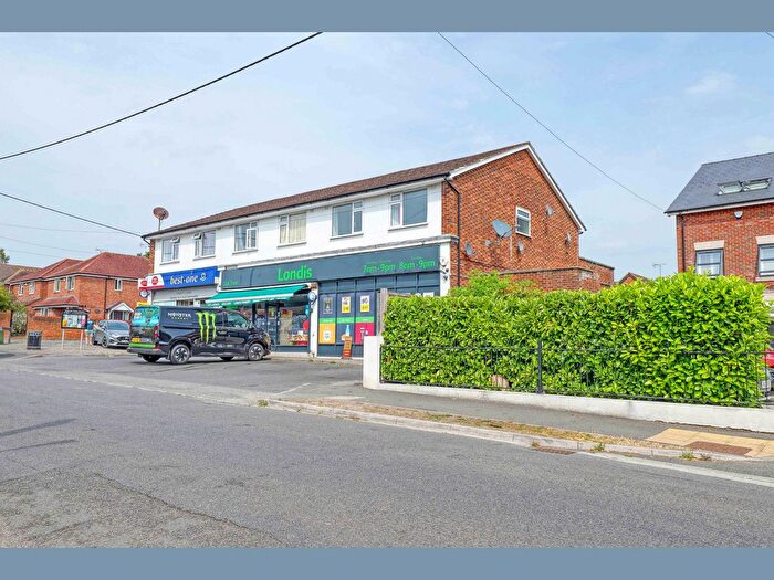 2 Bedroom Flat To Rent In Oak Tree Road, Marlow, SL7