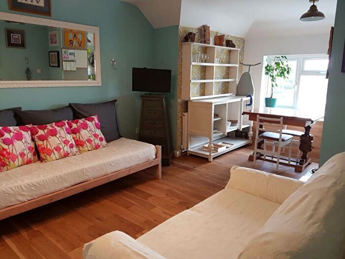 2 Bedroom Apartment To Rent In Derwent Avenue, Headington, OX3