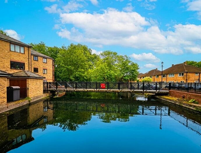 2 Bedroom Flat To Rent In Wandle Road, Morden, SM4