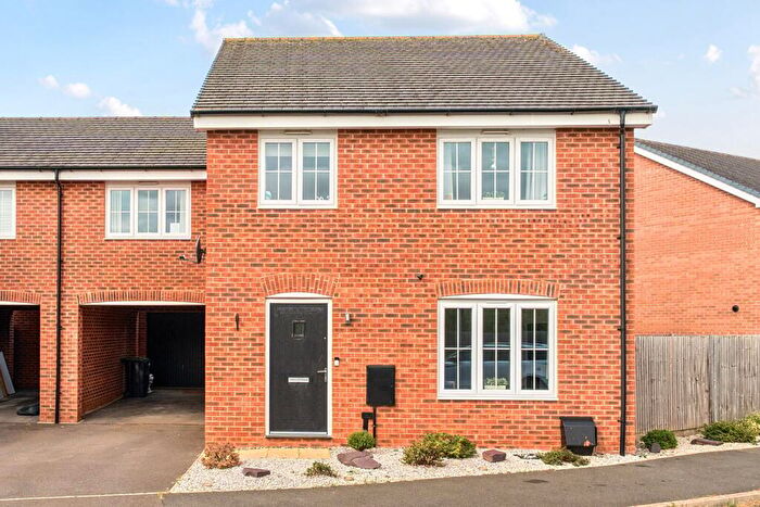 5 Bedroom Link Detached House For Sale In Victoria Grove, Flitwick, MK45