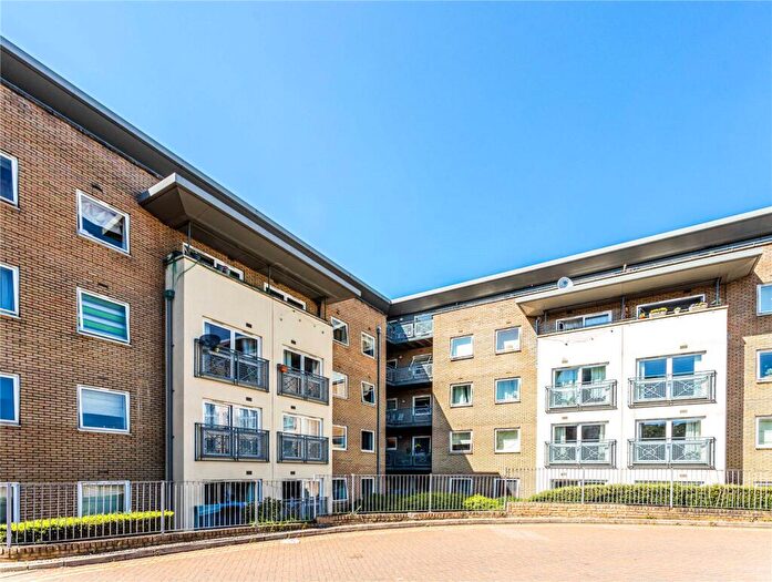2 Bedroom Apartment To Rent In Cline Road, London, N11