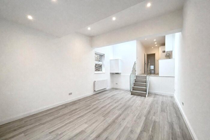 2 Bedroom Apartment To Rent In Tottenham Lane, London, N8