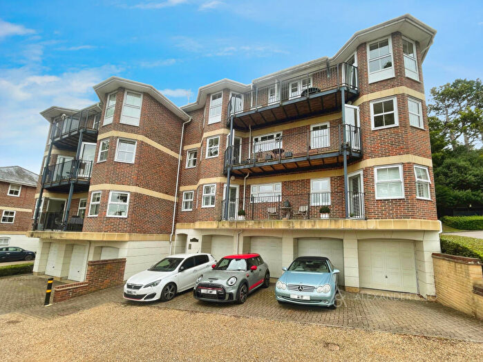2 Bedroom Apartment To Rent In Davis House, Chesham Road, HP4