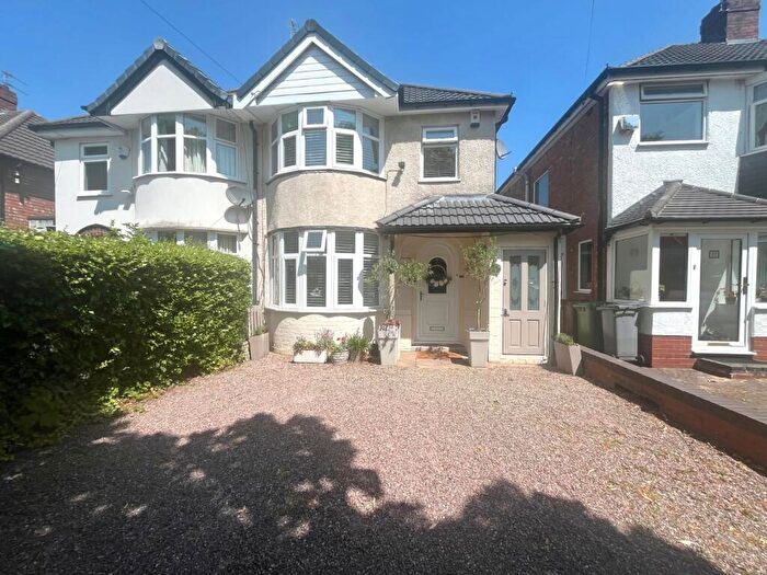 3 Bedroom Semi Detached House For Sale In Delrene Road, Shirley, Solihull, West Midlands, B90
