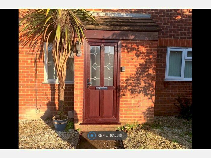 1 Bedroom Flat To Rent In The Willows, High Wycombe, HP12