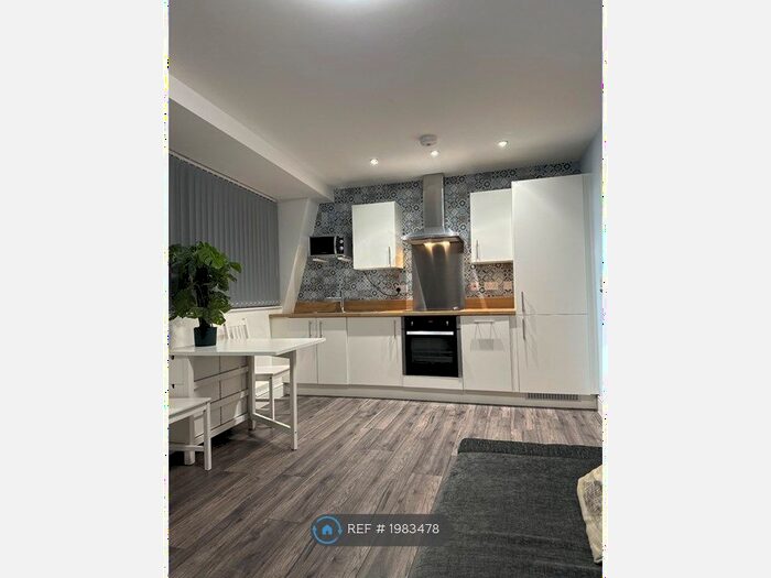 2 Bedroom Flat To Rent In Queens House, Sheffield, S1