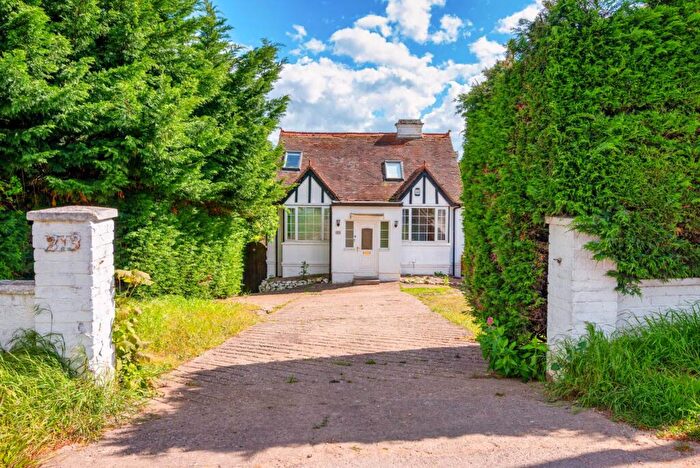 5 Bedroom Detached House For Sale In Henley Road, Caversham, RG4