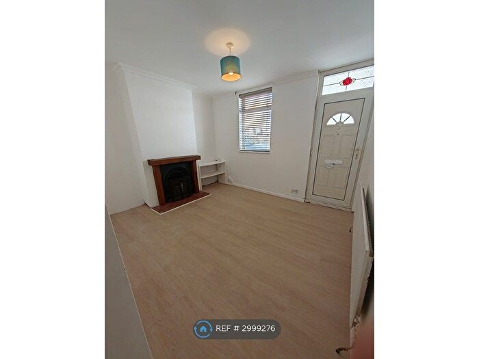 2 Bedroom Terraced House To Rent In Rose St, Rochester, ME1