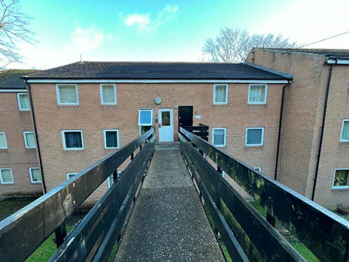 2 Bedroom Flat To Rent In Braybrook Court, Bradford, West Yorkshire, BD8