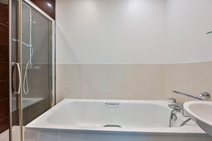 2 Bedroom Flat To Rent In Denmark Hill, Denmark Hill, London, SE5