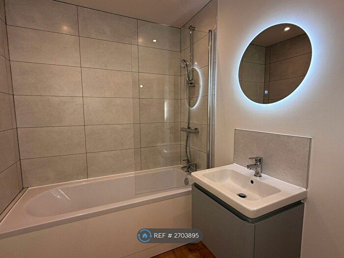 1 Bedroom Flat To Rent In Levenot Close, Banbury, OX16