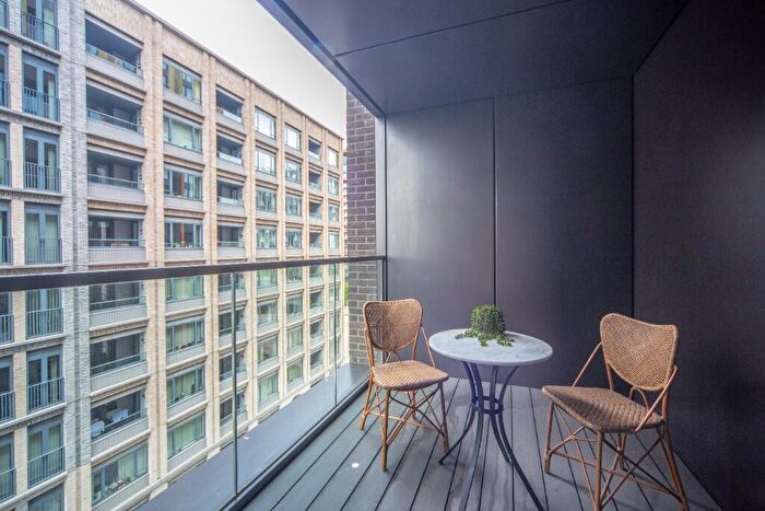 2 Bedroom Apartment To Rent In Thornes House, London, SW11