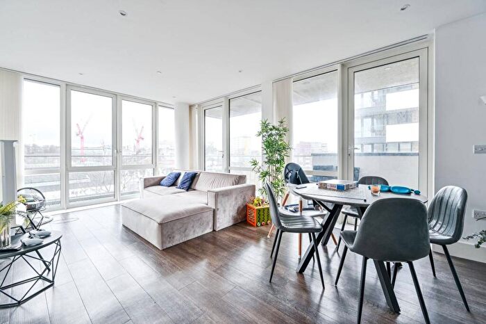 2 Bedroom Flat To Rent In Naval House, Woolwich Riverside, London, SE18