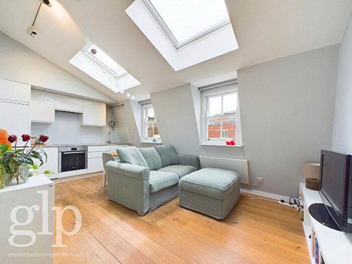 1 Bedroom Flat To Rent In Charlotte Street, London, Greater London, W1T