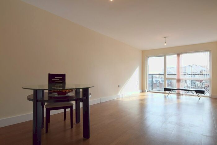 2 Bedroom Flat To Rent In Sirius House, Cardiff, CF10