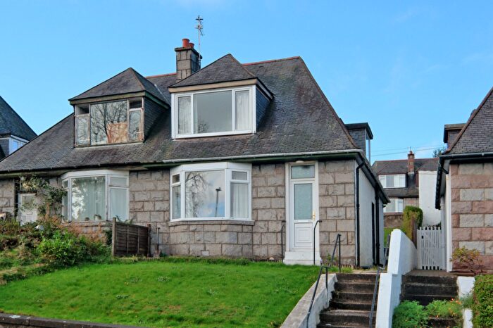 3 Bedroom Semi-Detached House For Sale In Prospect Terrace, Aberdeen, AB11