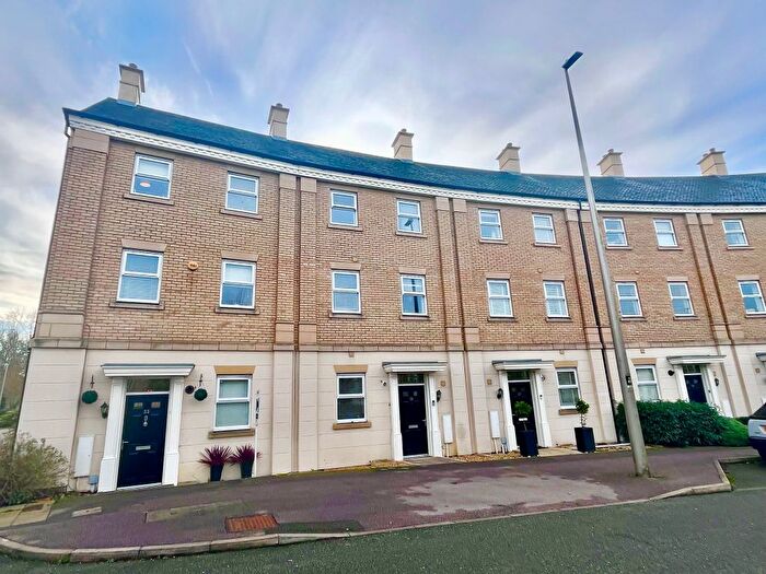 4 Bedroom Town House For Sale In Rowditch Furlong, Milton Keynes, MK14