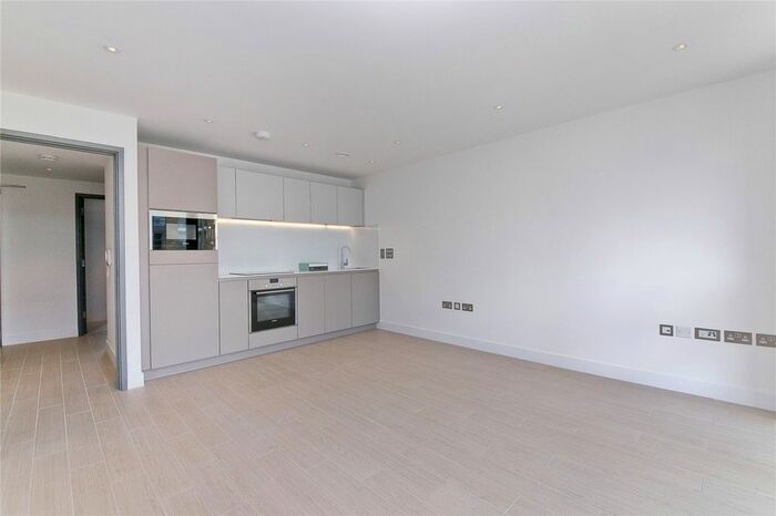1 Bedroom Flat To Rent In Canalside Square, Islington, London, N1